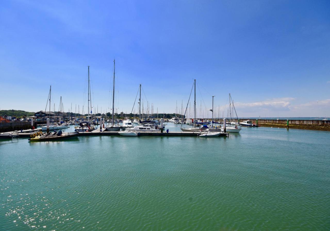 Harbour Life * Yarmouth (Isle Of Wight)
